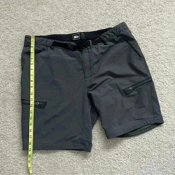 REI Gray Shorts Men’s Size XL 30 Zip Pockets Hiking Outdoor Active - Picture 9 of 12